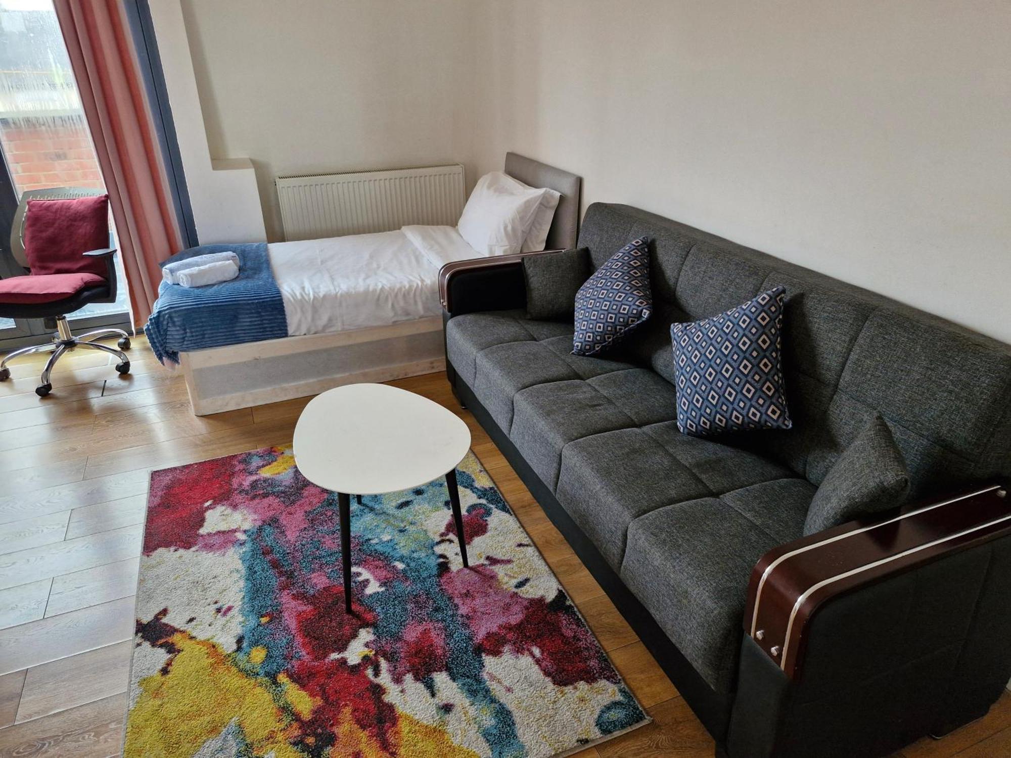 Immaculate 1-bed In Londra